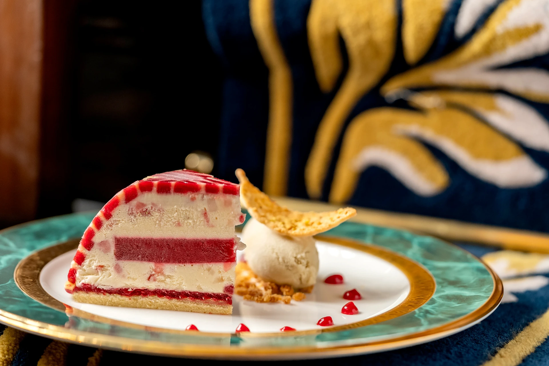 Dining Room image 10