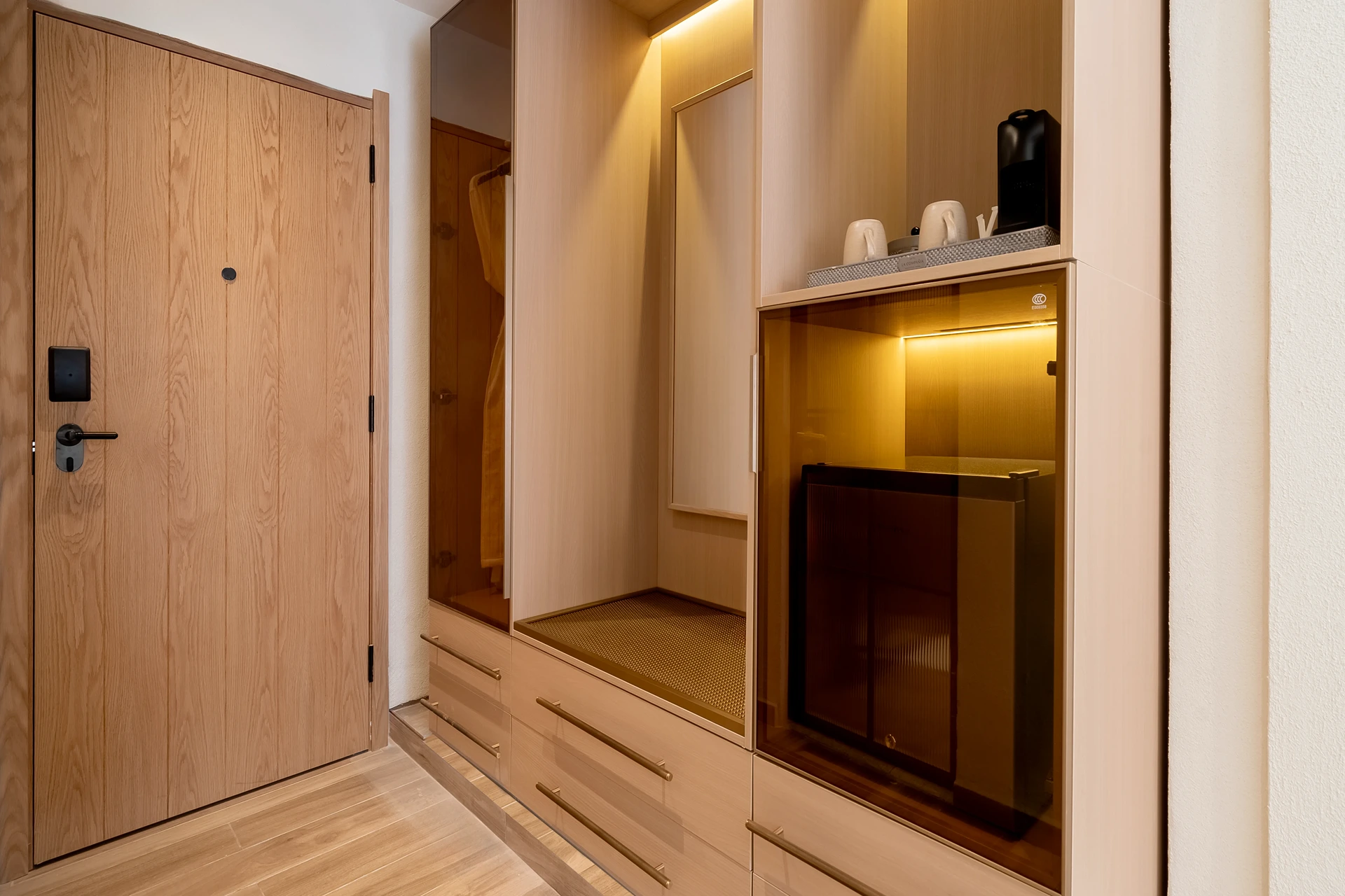 Standard Deluxe Queen Bed image 10