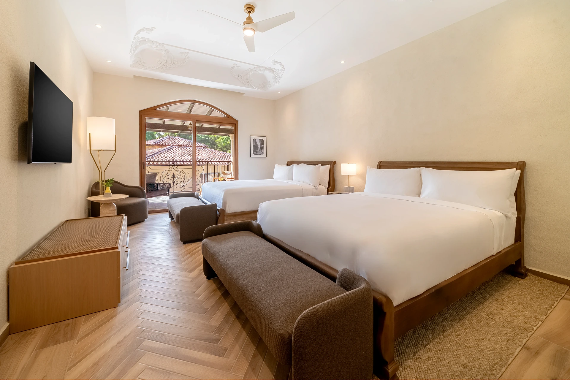 Standard Deluxe Queen Bed image 5