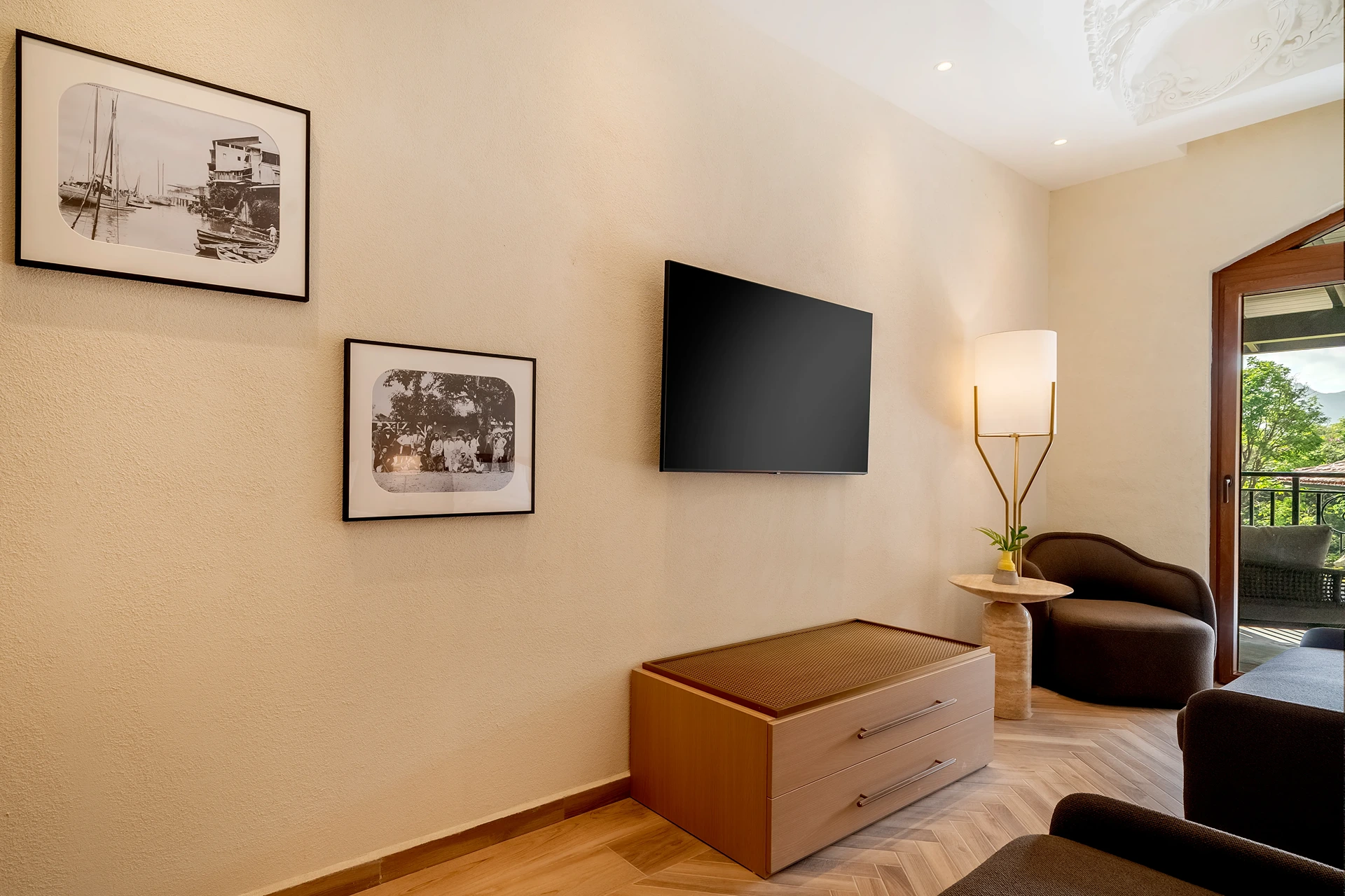 Standard Deluxe Queen Bed image 6