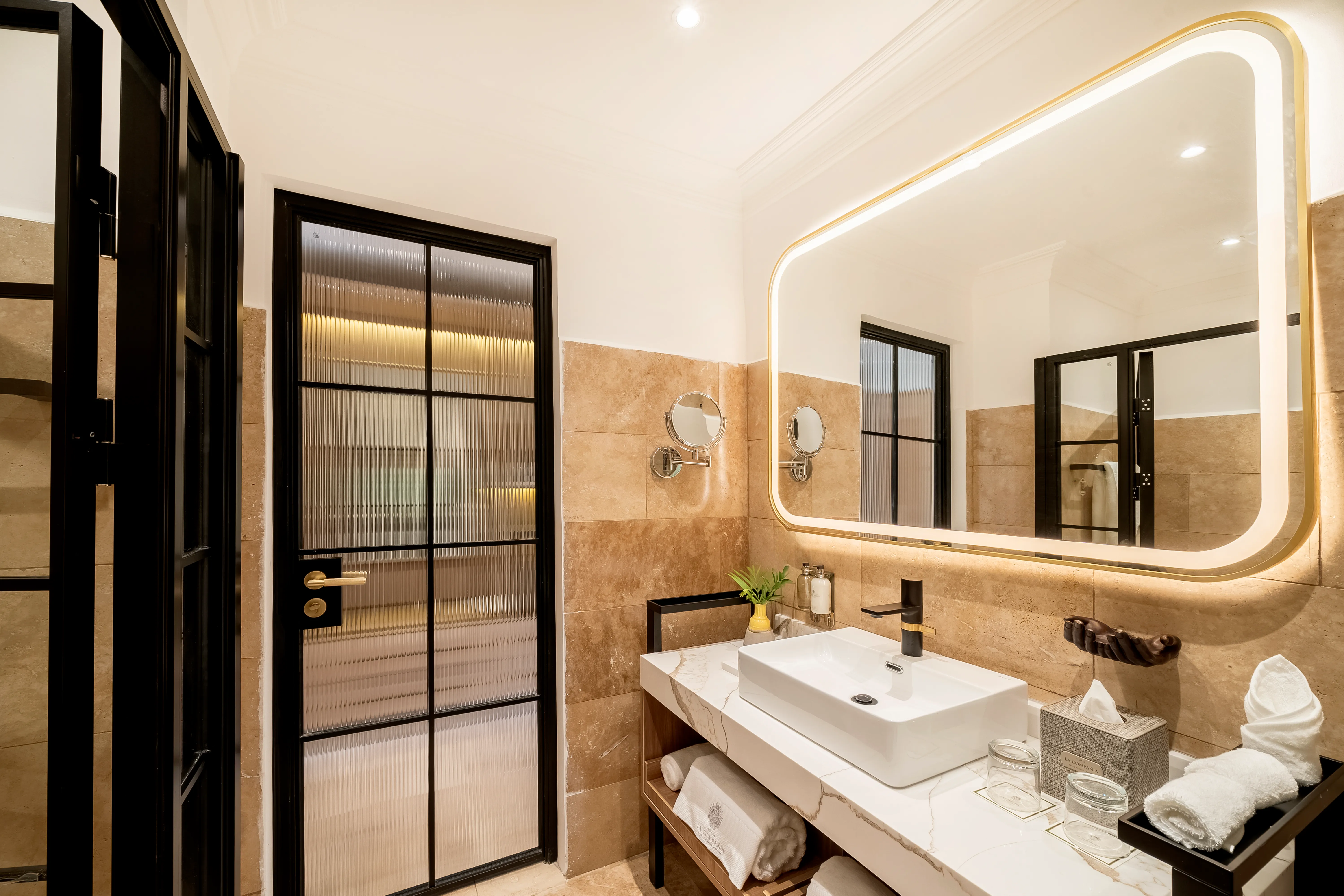 Standard Deluxe King Bed image 6